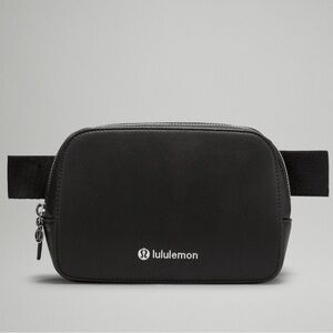🆕 LULULEMON Everywhere Belt Bag 1L Cactus Leather Black NWT